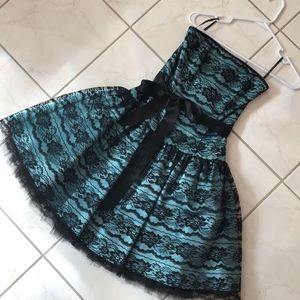 Junior’s Jessica McClintock Lace Tulle Dress